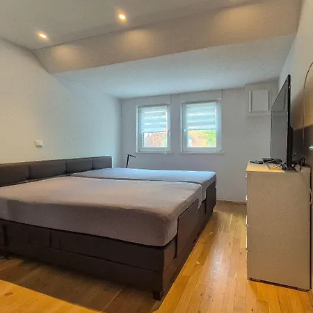 Aantjes-huus Apartment *